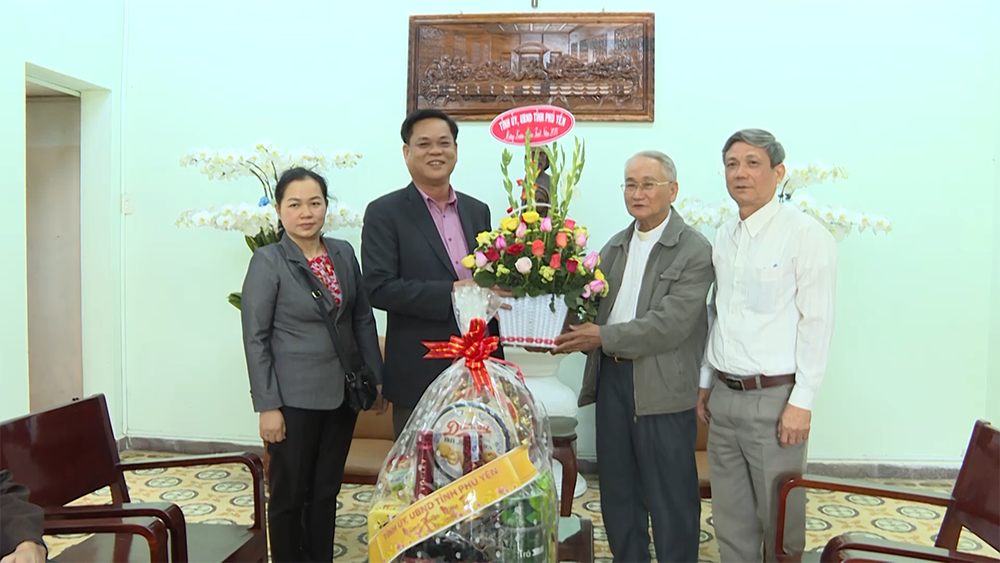 Bí thư Tỉnh ủy Huỳnh Tấn Việt thăm, chúc tết một số chức sắc các cơ sở tôn giáo