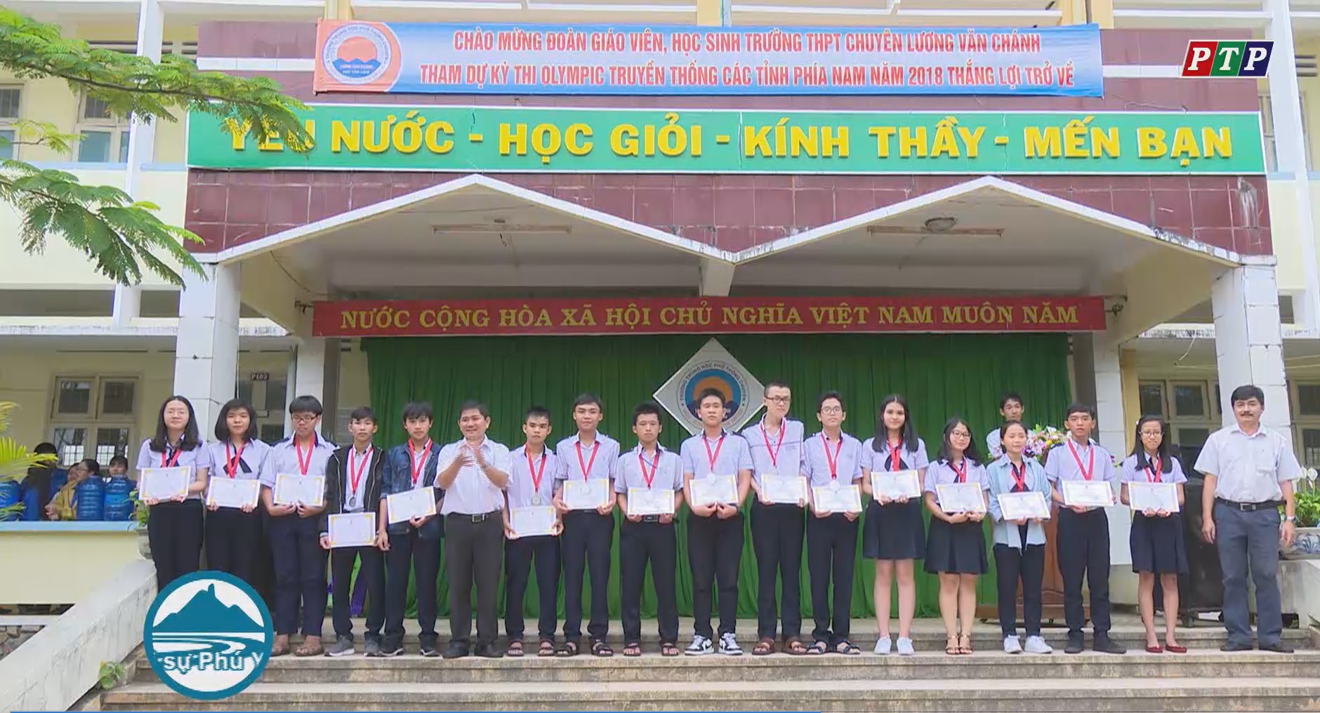 Khen thưởng học sinh đạt giải kỳ thi Olympic truyền thống 30/4 các tỉnh, thành phía Nam