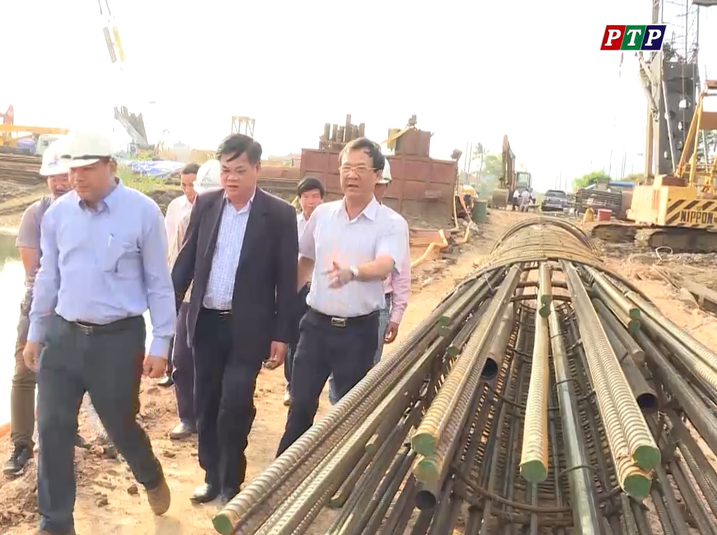 Bí thư Tỉnh ủy Huỳnh Tấn Việt đi kiểm tra tiến độ thực hiện công trình cầu Đà Rằng, TP Tuy Hòa