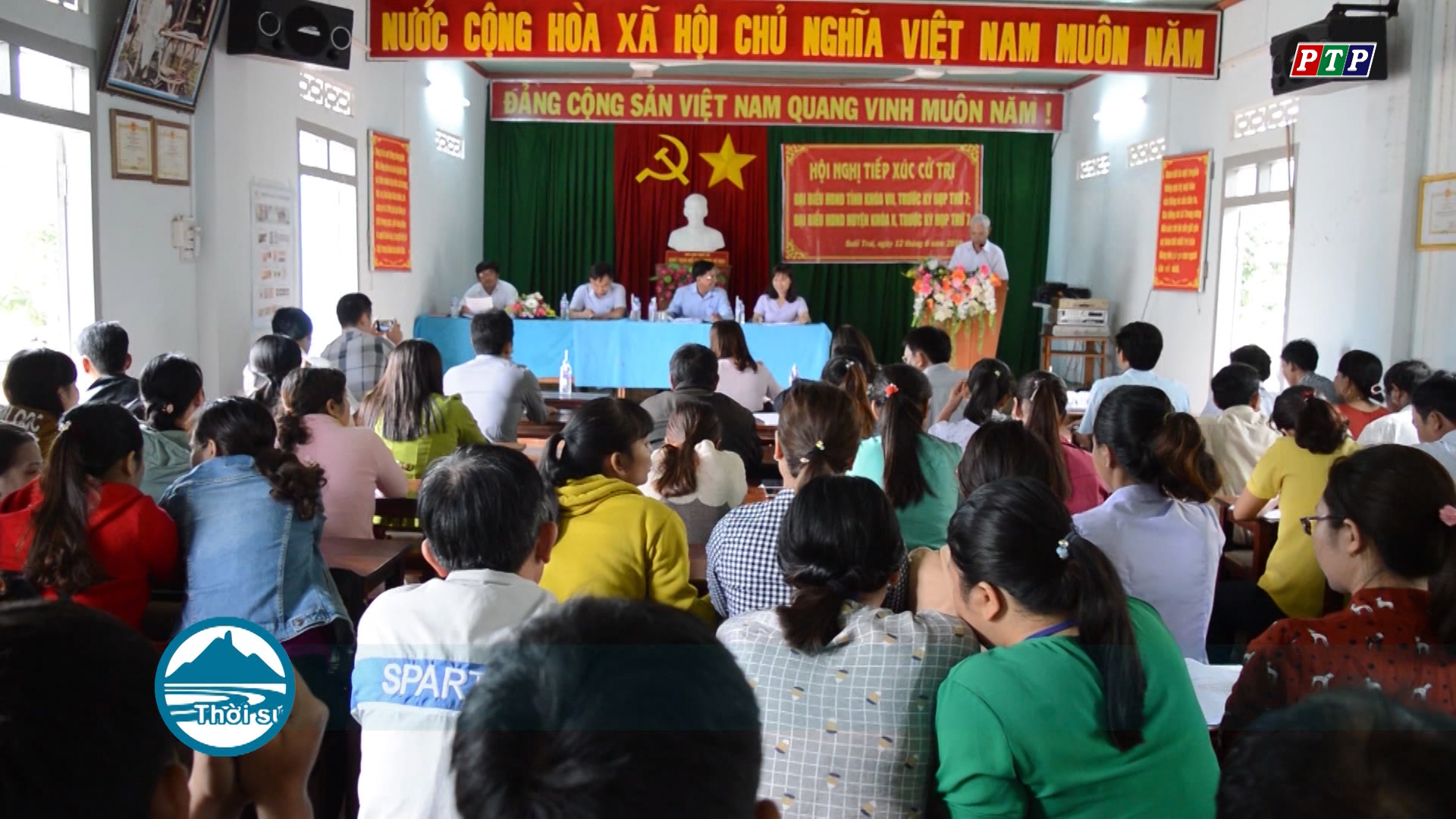 Đại biểu HĐND tỉnh và huyện Sơn Hòa tiếp xúc cử tri trước kỳ họp lần thứ 7