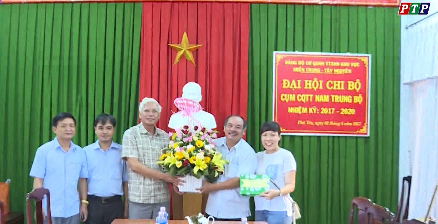 Phó Bí thư Thường trực Tỉnh ủy Lương Minh Sơn thăm Cơ quan thường trú TTXVN tại Phú Yên 