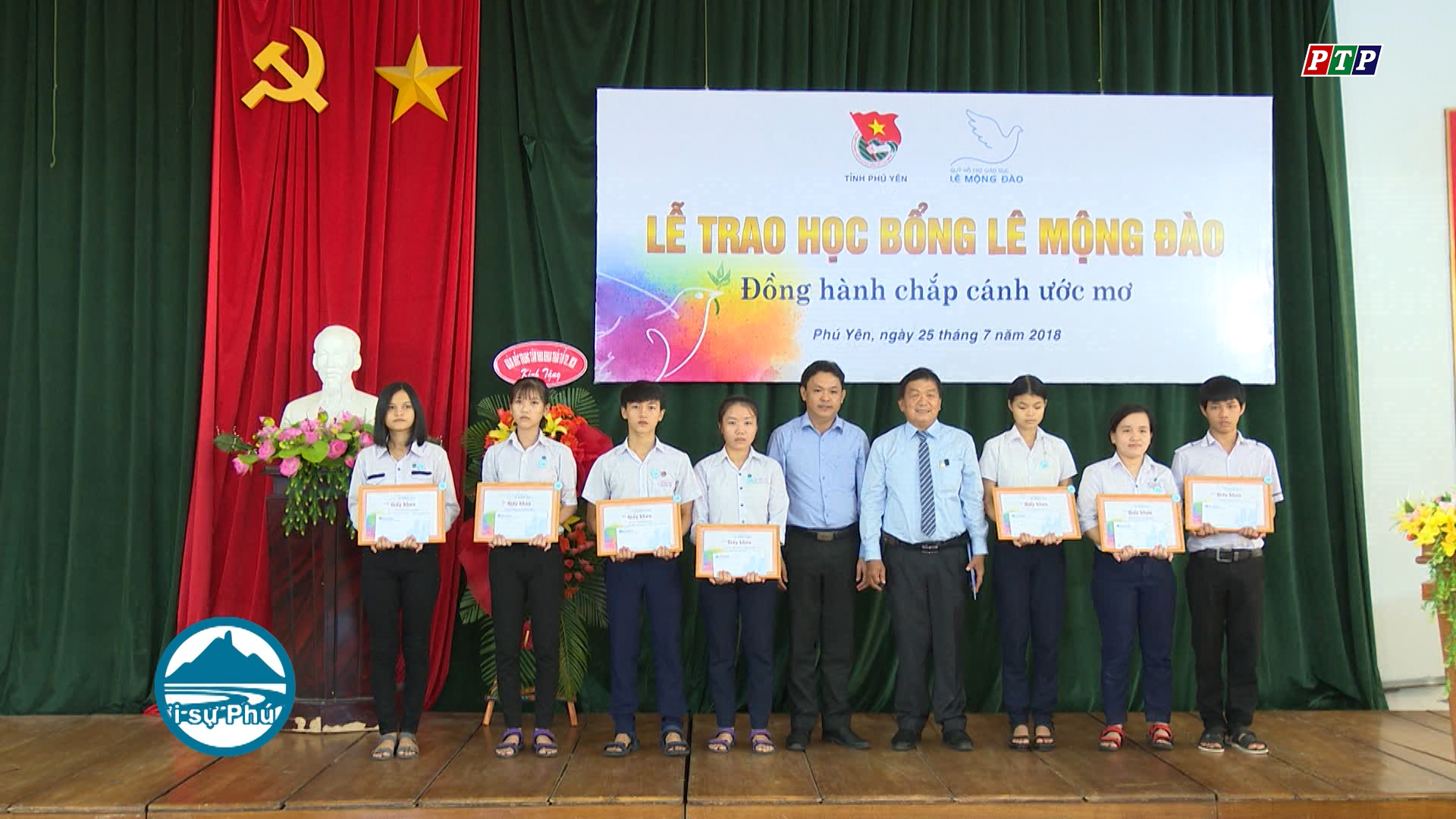 Trao học bổng Lê Mộng Đào cho 47 học sinh nghèo