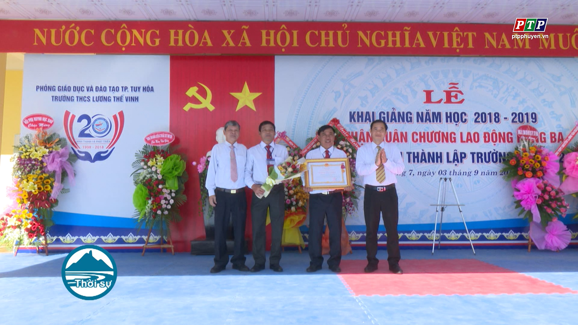 Trường THCS Lương Thế Vinh, Tp. Tuy Hòa đón nhận huân chương lao động hạng 3