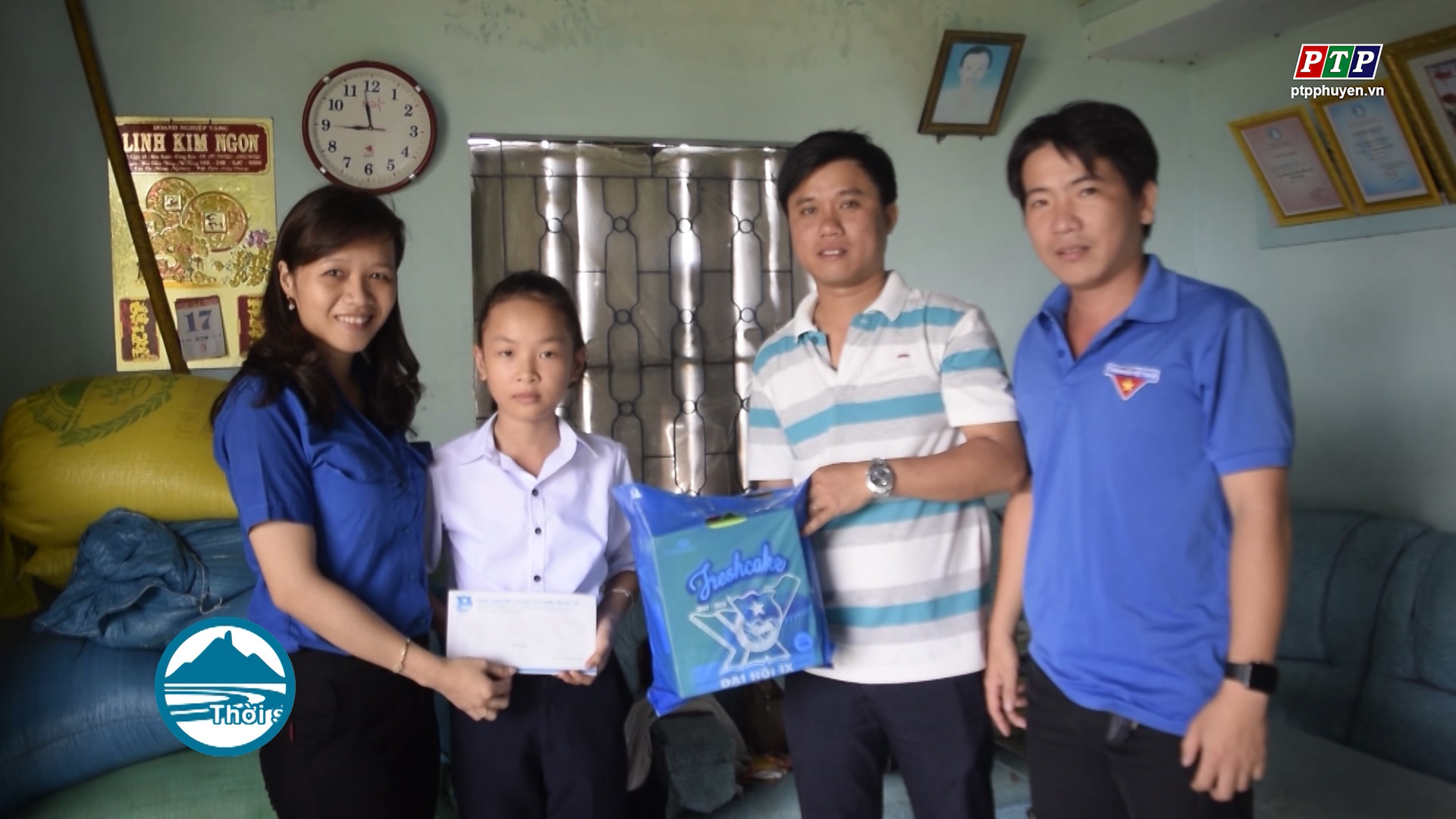 Bí thư Tỉnh ủy Phú Yên nhận “đỡ đầu” học sinh có hoàn cảnh đặc biệt khó khăn