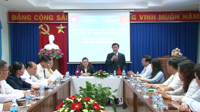 Kí kết hợp tác giữa Sở Y tế tỉnh Khánh Hòa và Sở Y tế tỉnh Attapư, Lào