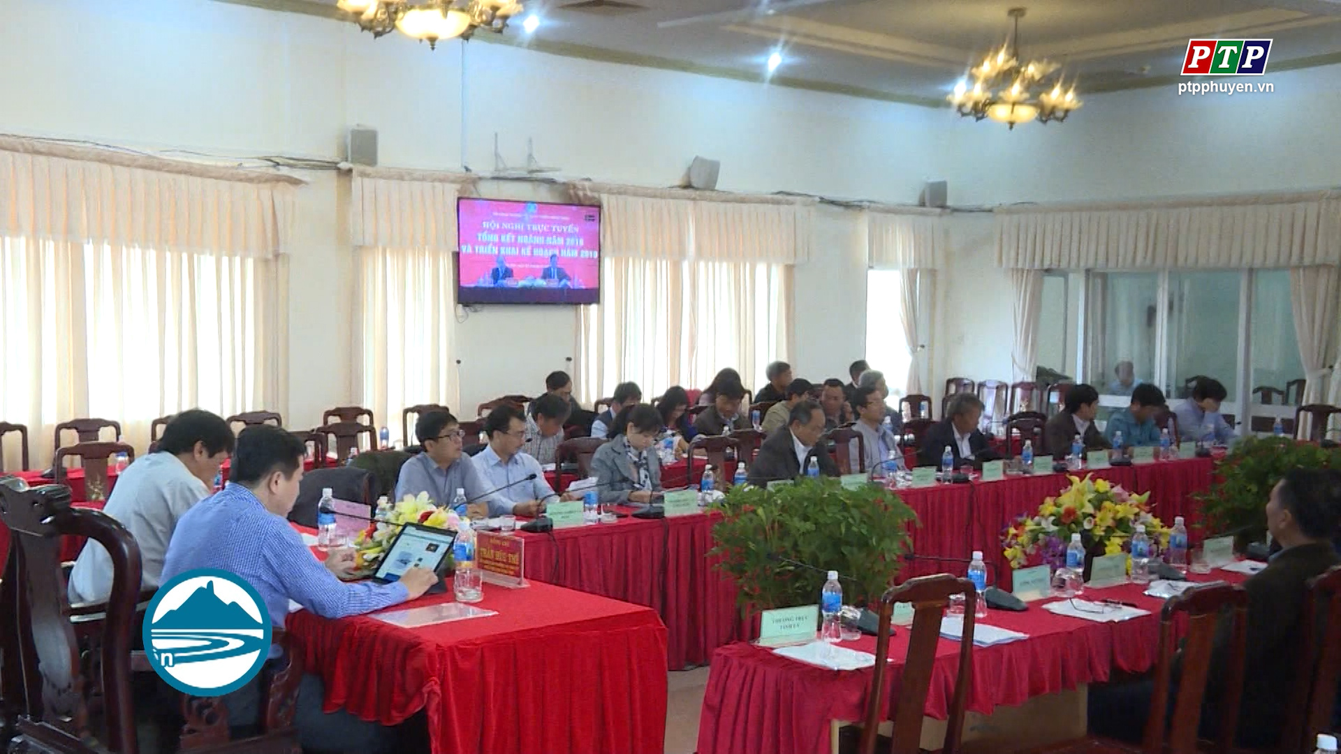 Thủ tướng Nguyễn Xuân Phúc vừa chủ trì Hội nghị trực tuyến toàn quốc tổng kết công tác năm 2018 và triển khai kế hoạch NN và PTNT năm 2019