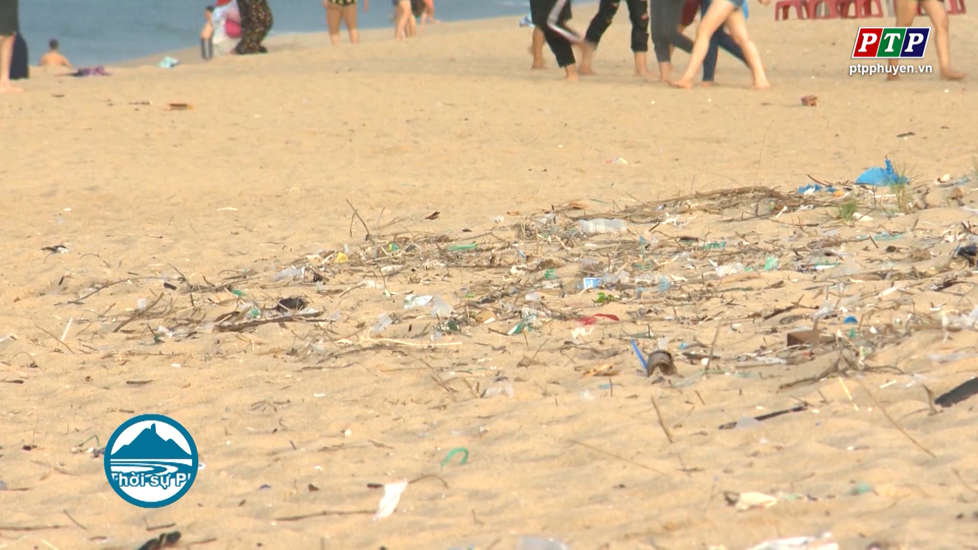 Ô nhiễm rác thải nhựa ven biển