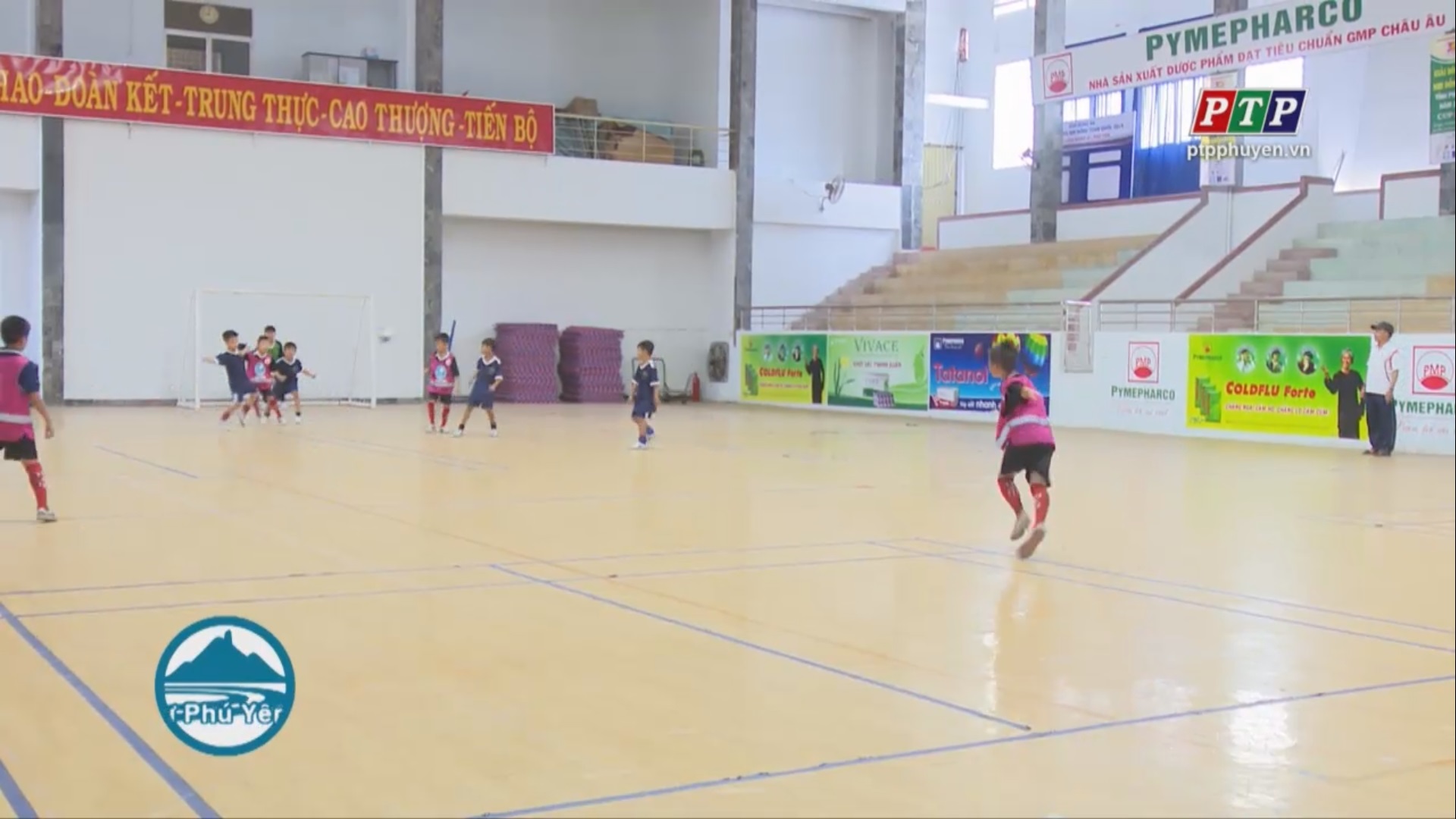 U10 Đông Hòa quyết tâm bảo vệ ngôi vô địch
