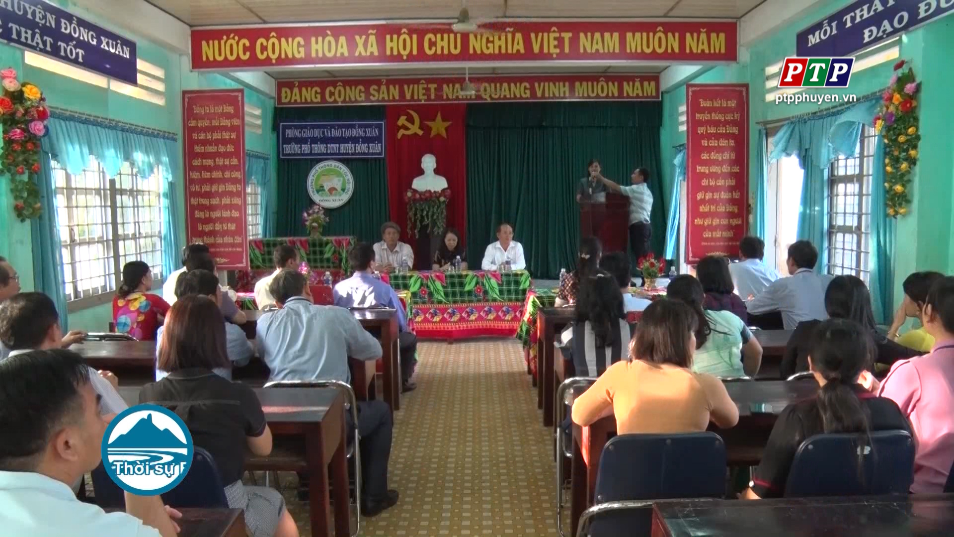 Thứ trưởng, Phó chủ nhiệm Ủy ban Dân tộc Hoàng Thị Hạnh làm việc tại huyện Đồng Xuân
