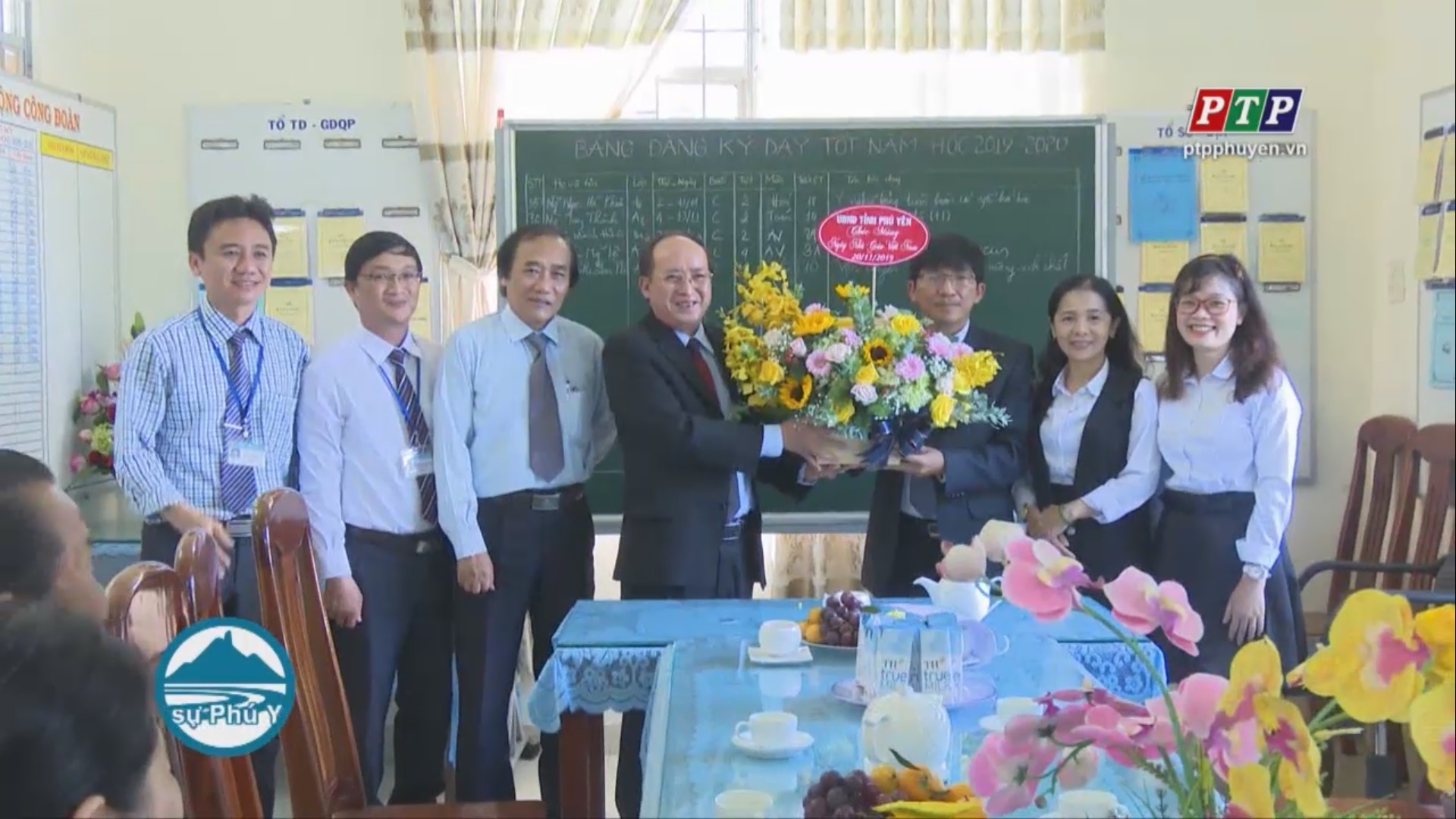 Lãnh đạo UBND tỉnh thăm, chúc mừng ngày Nhà giáo Việt Nam
