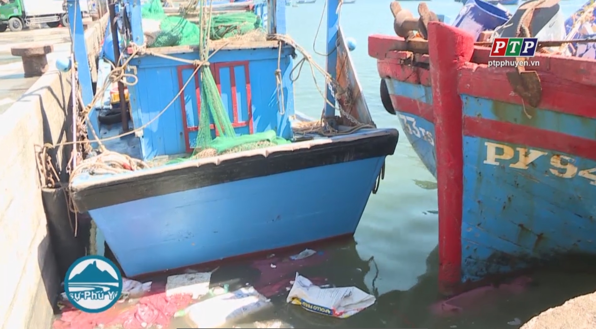 Ô nhiễm rác thải tập kết tại các cảng cá