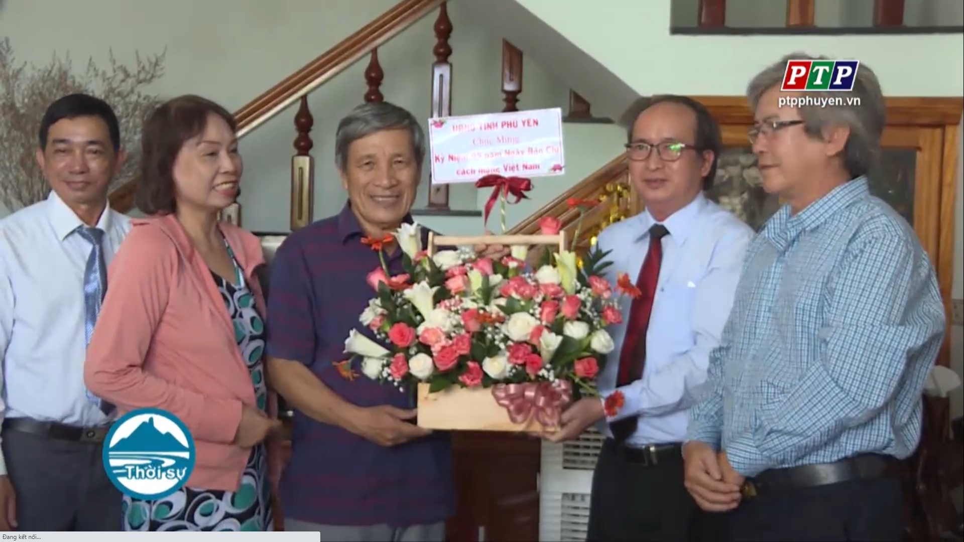 Phó Chủ tịch UBND tỉnh Phan Đình Phùng thăm, chúc mừng báo chí