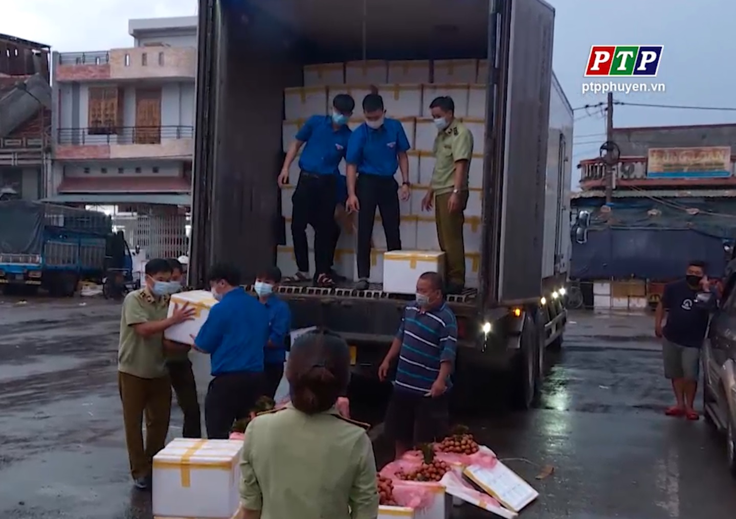 Cục QLTT tỉnh hỗ trợ nông dân Bắc Giang tiêu thụ Vải thiều