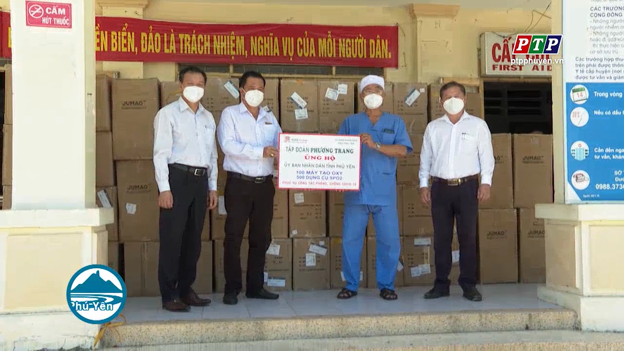 Tập đoàn Phương Trang trao tặng trang thiết bị y tế phòng, chống dịch COVID-19