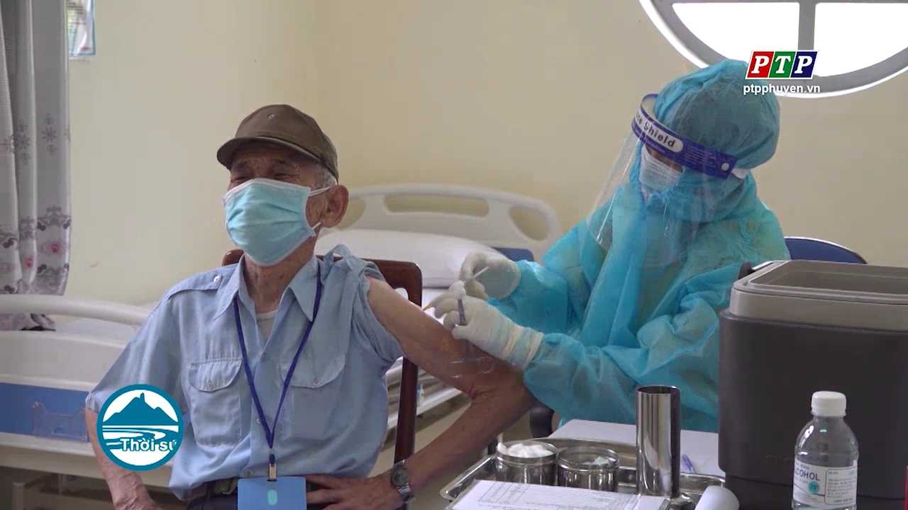 Phú Yên: Tổ chức tiêm Vaccine cho người có công với cách mạng