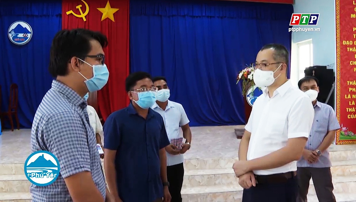 Bí thư Tỉnh ủy Phạm Đại Dương thăm, tặng quà cho cán bộ và nhân dân huyện Sơn Hòa
