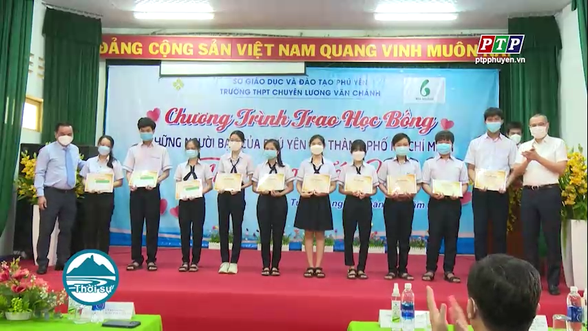 Trao học bổng những người bạn Phú Yên tại TP.HCM Thắp sáng ước mơ