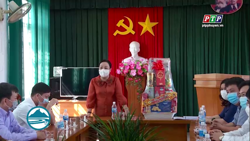 Đồng chí Cao Thị Hòa An thăm và chúc Tết CDC Phú Yên