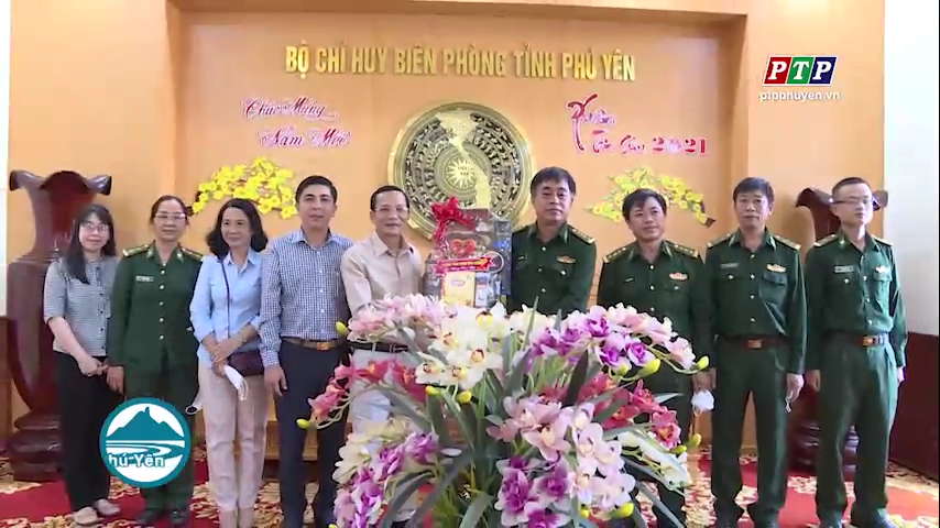 Thường trực HĐND tỉnh tặng quà lực lượng công an, quân đội nhân dịp Tết nguyên đán Nhâm Dần 2022