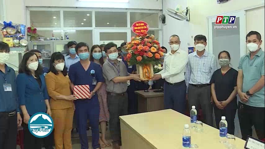 Bí thư tỉnh ủy Phạm Đại Dương thăm, chúc mừng các đơn vị y tế trên địa bàn tỉnh