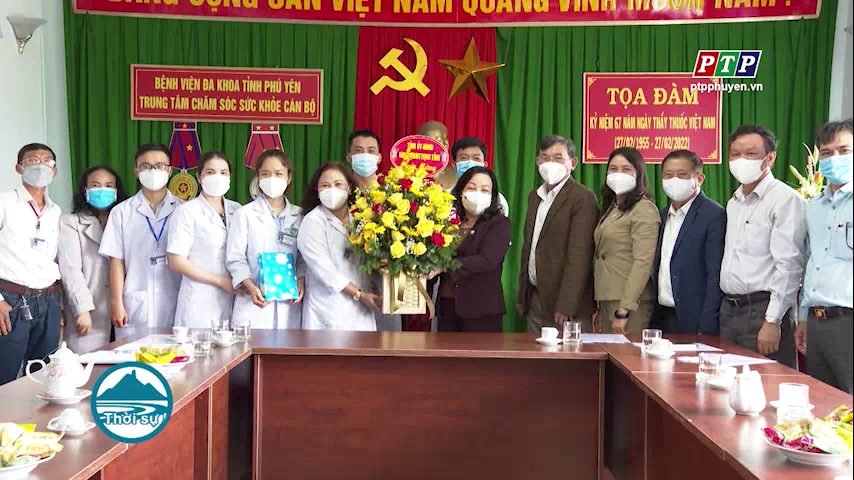 Phó Bí thư Thường trực Tỉnh ủy thăm chúc mừng các đơn vị y tế