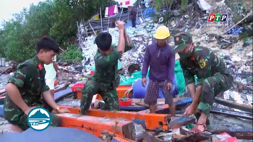 LLVT tỉnh Phú Yên tiếp tục giúp dân khắc phục hậu quả trong đợt áp thấp nhiệt đới vừa qua