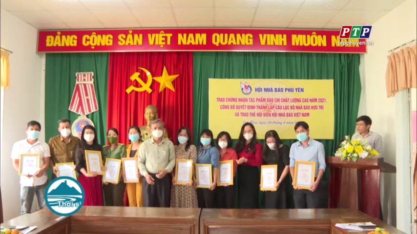 Hội nhà báo Phú Yên trao chứng nhận tác phẩm báo chí chất lượng cao, ra mắt câu lạc bộ Nhà báo hưu trí