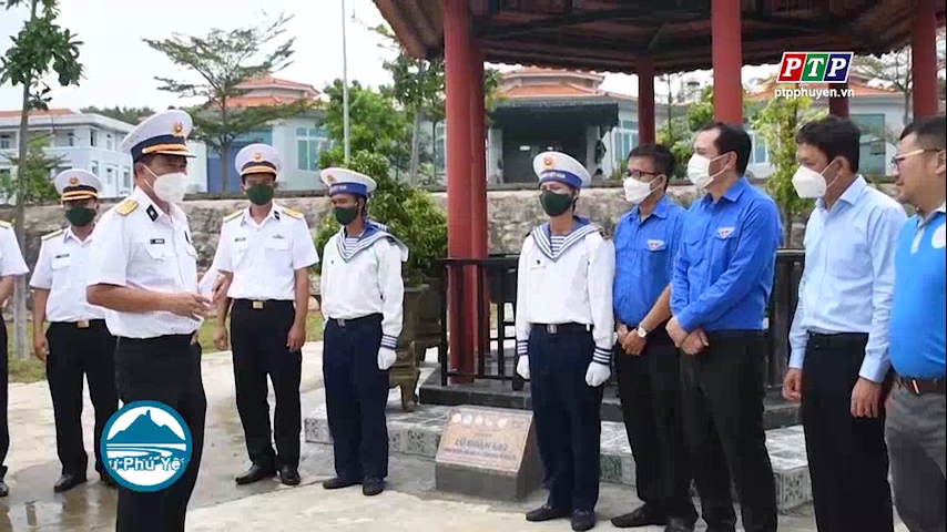 Trao tặng công trình thanh niên “Vì biên giới biển, đảo quê hương” năm 2022