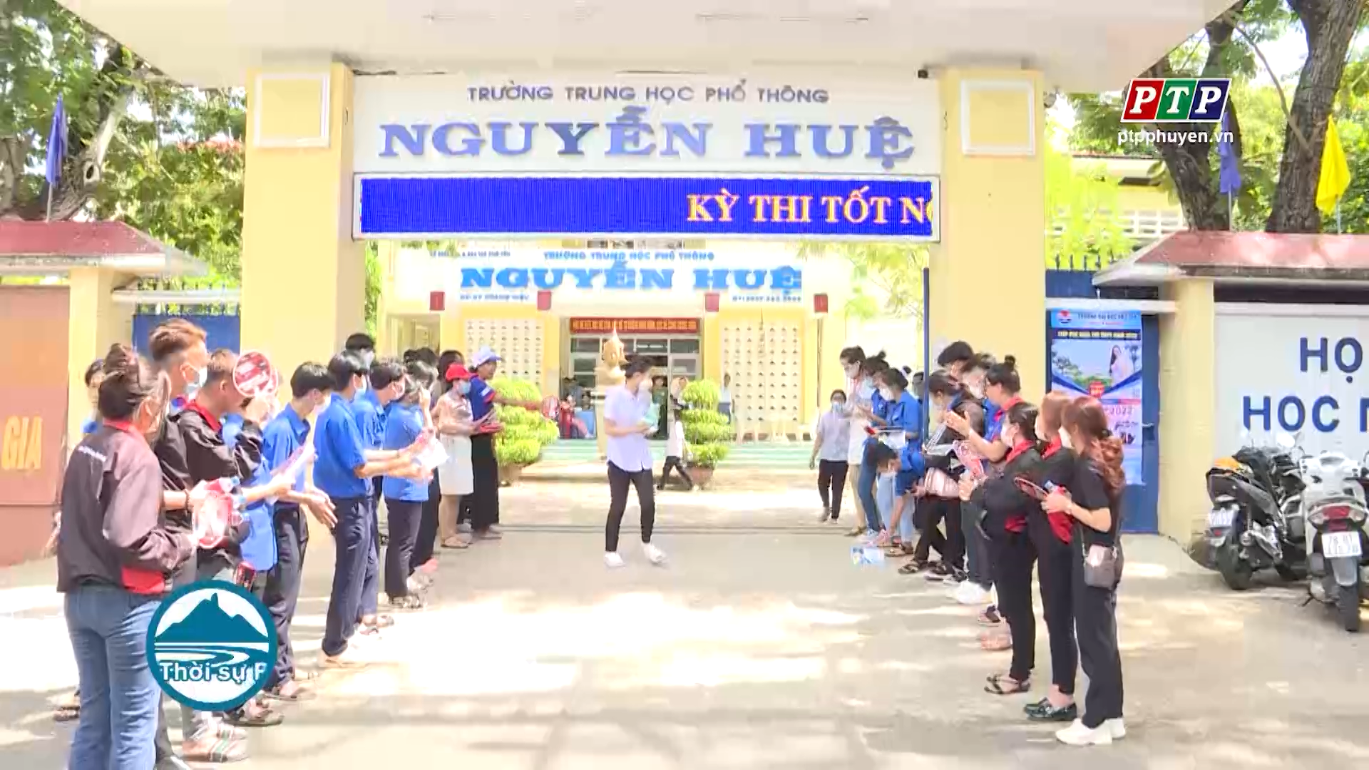 Ngày thi tốt nghiệp THPT đầu tiên: Học sinh phấn khởi – phụ huynh yên tâm