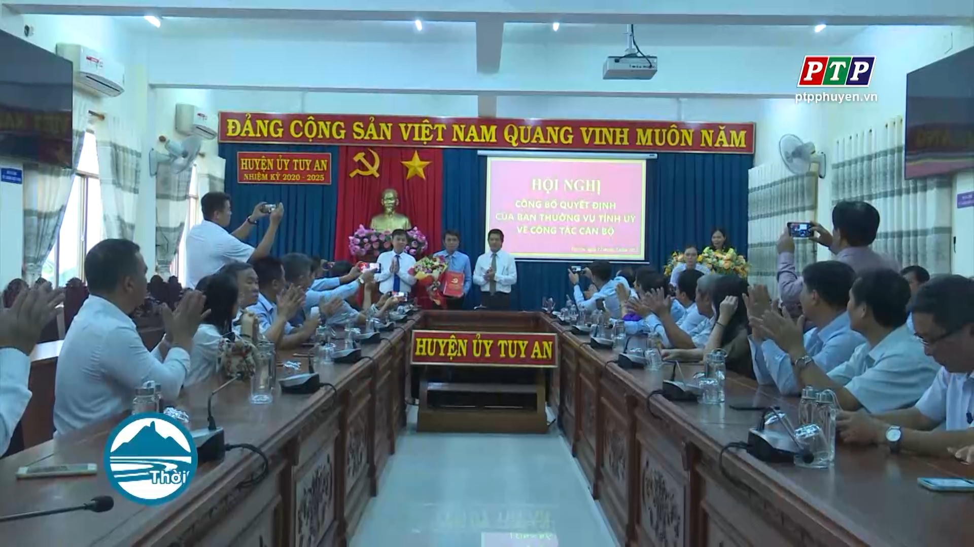 Tuy An: Công bố Quyết định của Ban Thường vụ Tỉnh ủy về công tác cán bộ