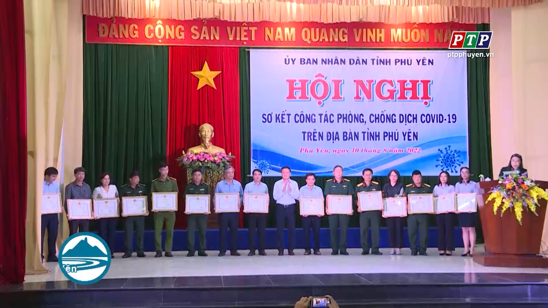 Khen thưởng nhiều tập thể, cá nhân có nhiều đóng góp trong công tác phòng, chống dịch COVID-19