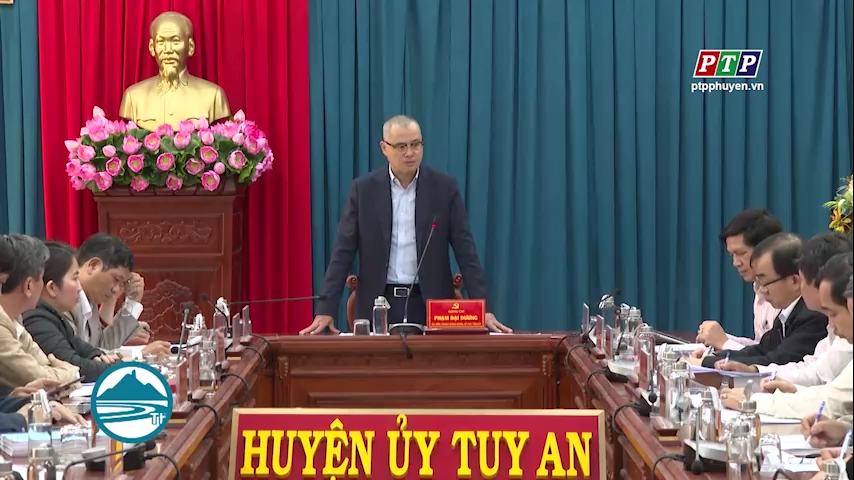 Bí thư Tỉnh ủy Phạm Đại Dương làm việc với lãnh đạo huyện Tuy An