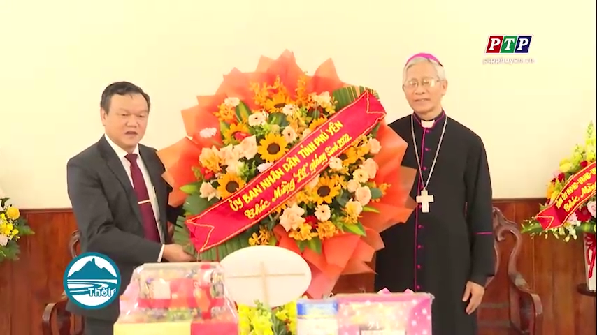 Lãnh đạo tỉnh Phú Yên thăm và chúc mừng Tòa giám mục Qui Nhơn nhân dịp Giáng Sinh 2022