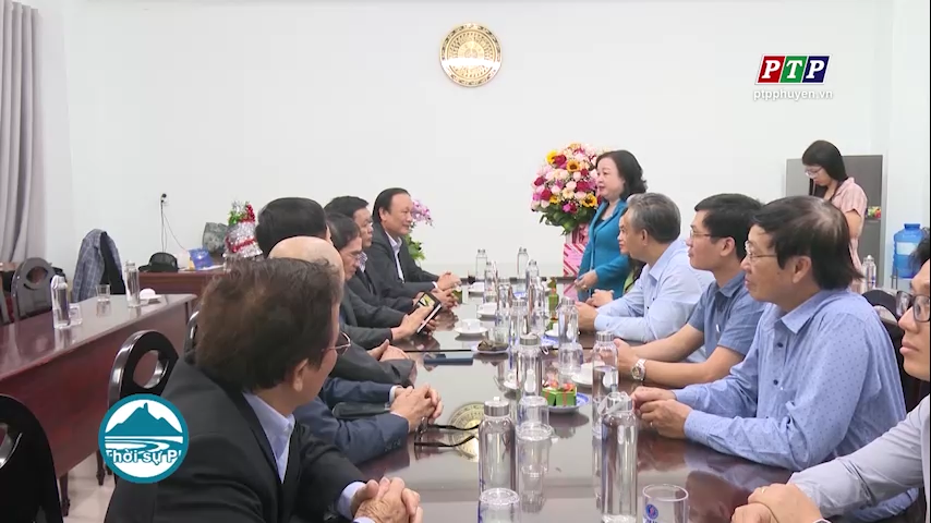 Phó BT Thường trực Tỉnh ủy Cao Thị Hòa An thăm Trường Phổ thông Duy Tân