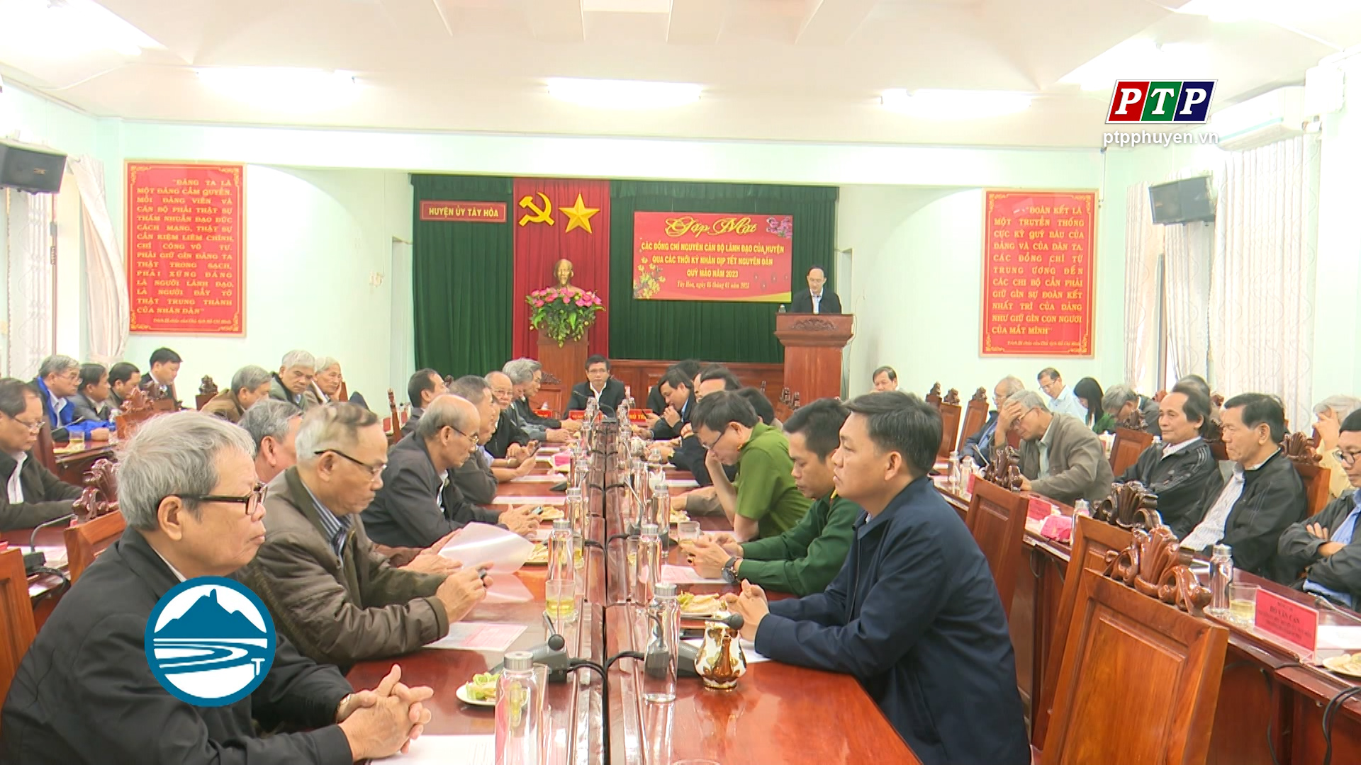Tây Hòa: Gặp mặt nguyên lãnh đạo huyện qua các thời kỳ nhân dịp Tết Nguyên đán Quý Mão 2023