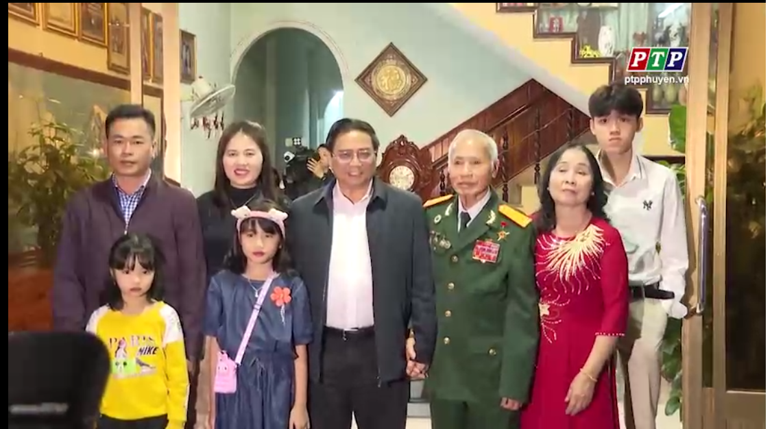 Thủ tướng Chính phủ Phạm Minh Chính thăm các gia đình chính sách