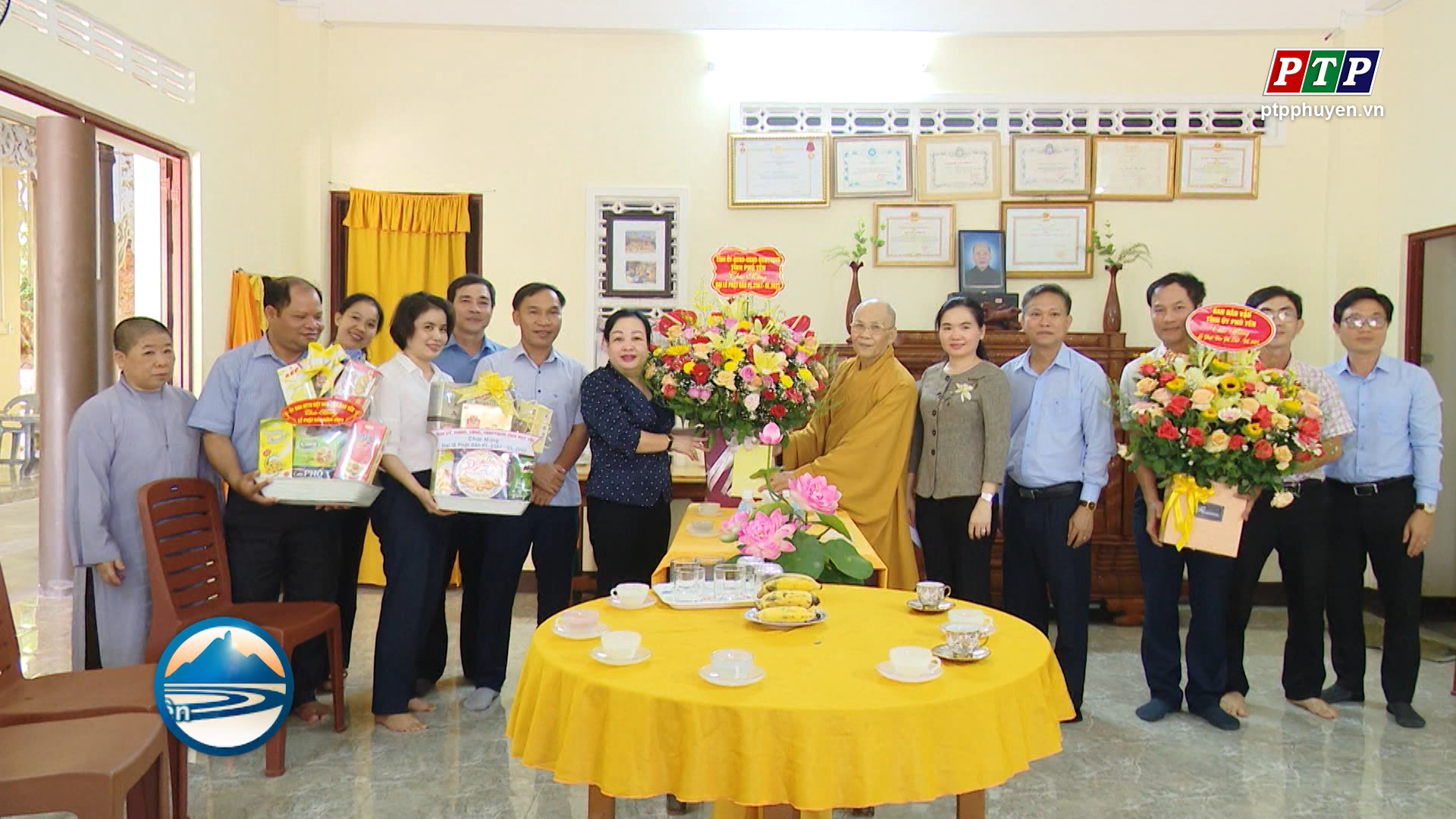 Phó Bí thư Thường trực Tỉnh ủy Cao Thị Hòa An Thăm, chúc mừng Đại lễ Phật đản