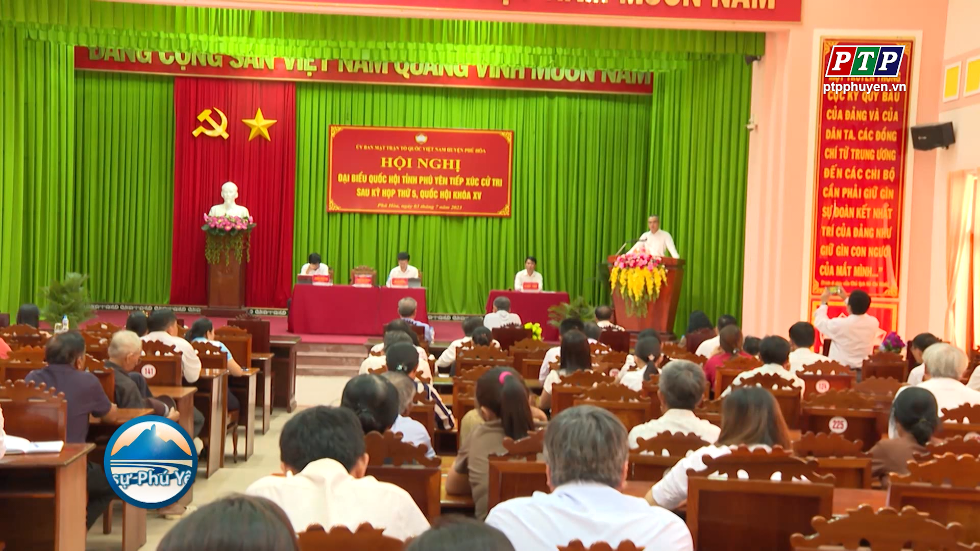 Bí thư Tỉnh ủy Phạm Đại Dương và ĐBQH tổ đại biểu số 1 tiếp xúc cử tri tại huyện Phú Hòa