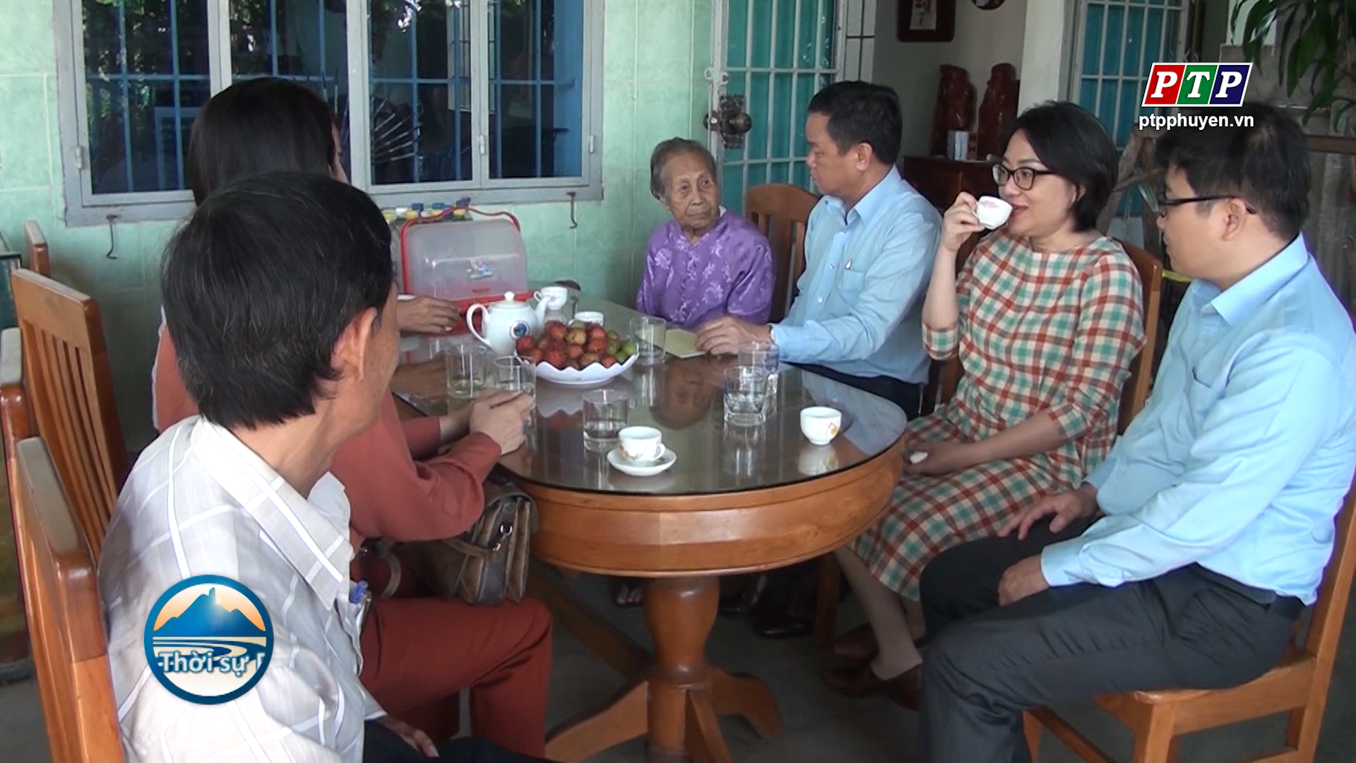 Lãnh đạo tỉnh thăm, tặng quà Mẹ Việt Nam anh hùng, thương bệnh binh tiêu biểu trên địa bàn huyện Sơn Hoà