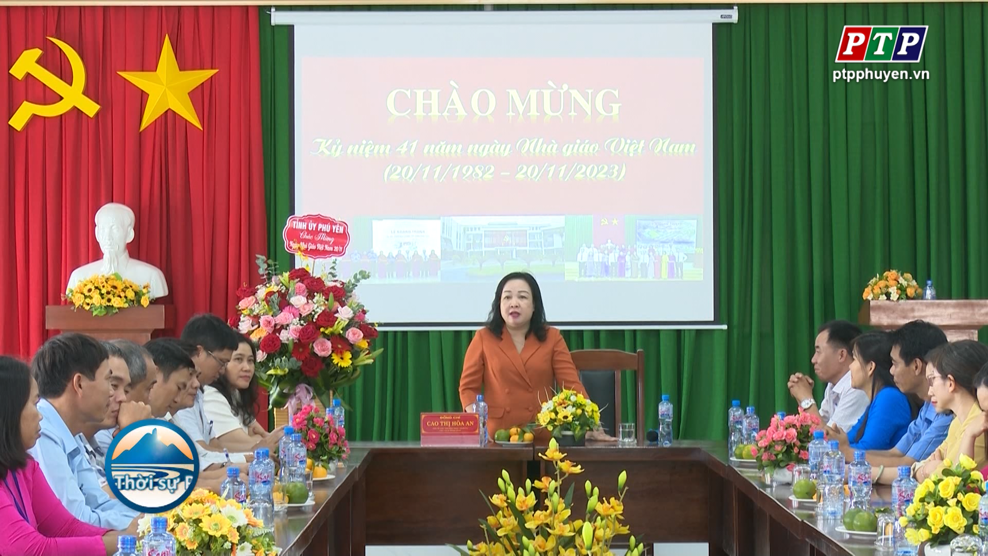 Phó BT thường trực Tỉnh ủy Cao Thị Hòa An thăm, chúc mừng ngày Nhà giáo Việt Nam