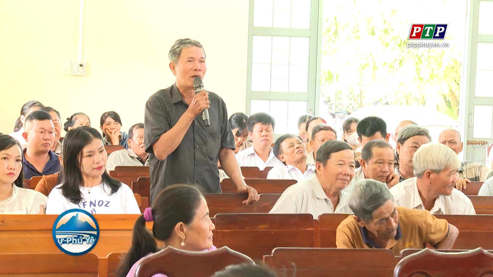 Đại biểu Quốc hội tiếp xúc cử tri huyện Đồng Xuân
