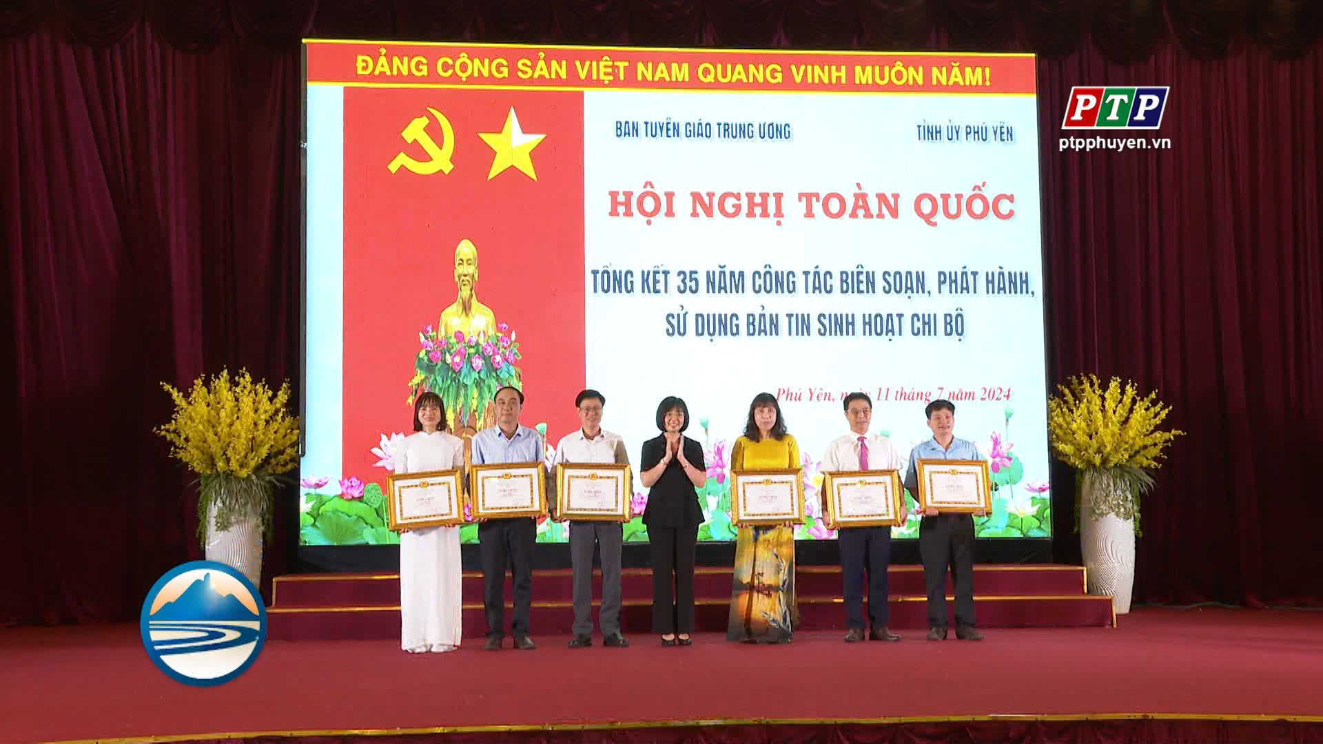 Hội nghị toàn quốc tổng kết 35 năm công tác biên soạn, phát hành sử dụng bản tin sinh hoạt chi bộ